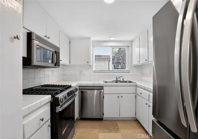 5th image of 17847 Beneda Ln #4, Canyon Country, CA 91351 | MLS# SR26027990