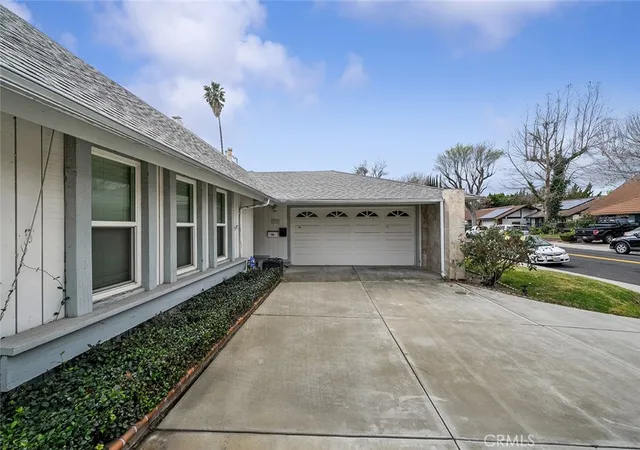 Photo 3 of Single family home for sale at 23850 Via Jacara, Valencia, CA 91355 | MLS# CV26037411 | Listing updated on 2026-07-03