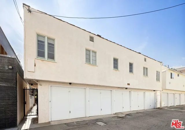 Homes for sale in Santa Monica, CA | 827 12th St, Santa Monica, CA 90403 | MLS# 26654315