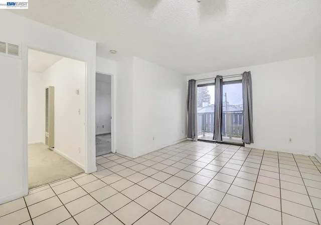 4th image of 29300 29300 Dixon St #207, Hayward, CA 94544 | MLS# 41124610