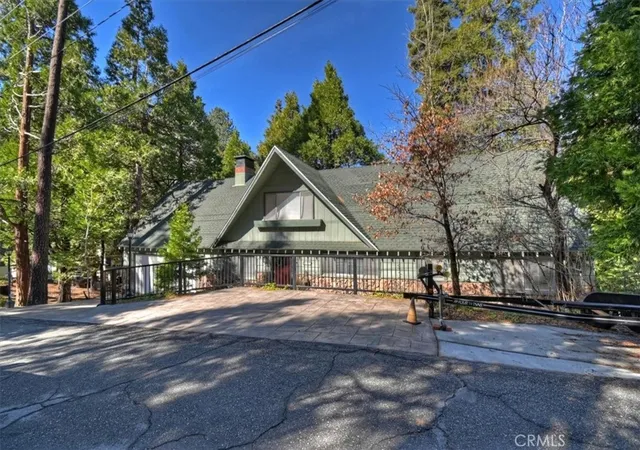 Homes for sale in Lake Arrowhead, CA | 180 Joaquin Miller, Lake Arrowhead, CA 92352 | MLS# IG26037597