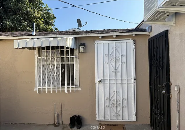Photo 3 of Sale Pending at 138 E 60th Street, Los Angeles, CA 90003 | MLS# DW26038400 | Listing updated on 2026-10-02