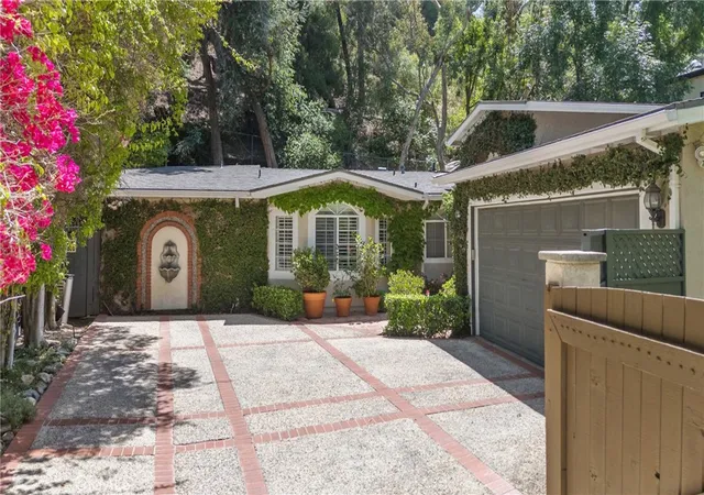 2nd image of 3818 Hayvenhurst Ave, Encino, CA 91436 | MLS# SR26026295
