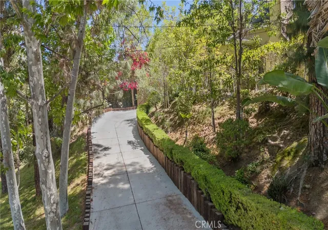 33rd image of 3818 Hayvenhurst Ave, Encino, CA 91436 | MLS# SR26026295