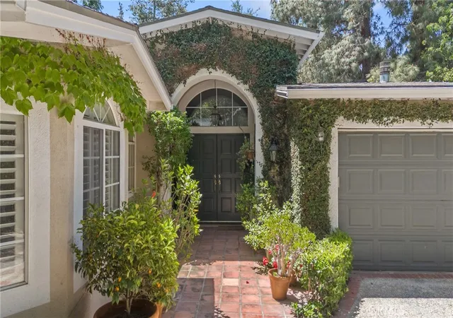 Photo 3 of Single family home for sale at 3818 Hayvenhurst Ave, Encino, CA 91436 | MLS# SR26026295 | Listing updated on 2026-09-27