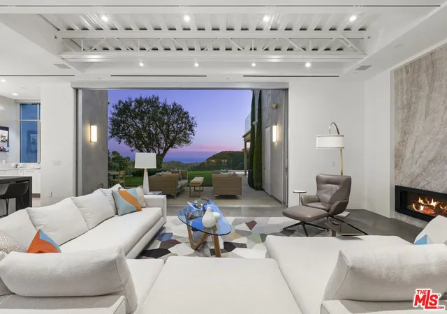 3rd image of 1550 Casale Rd, Pacific Palisades, CA 90272 | MLS# 26653509