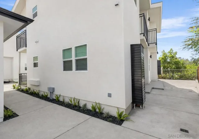 Listing Photo 2 - Condo for sale in building located at 6407 13 Richard St, San Diego, CA 92115 - Unit #