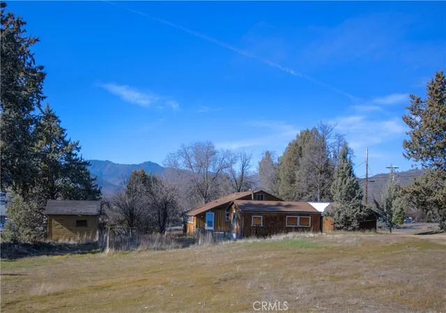 3rd image of 905 Campbell, Yreka, CA 96097 | MLS# SN26039015