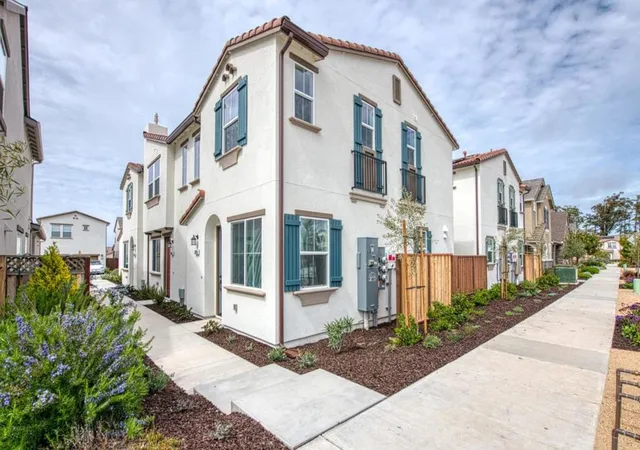 1st image of 599 Santa Ynez Wy #F, Marina, CA 93933 | MLS# ML82035821