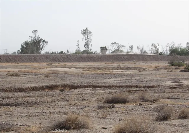 Land for sale at 0 021 370 019 000, Niland, CA 92257 | MLS# IG26039314