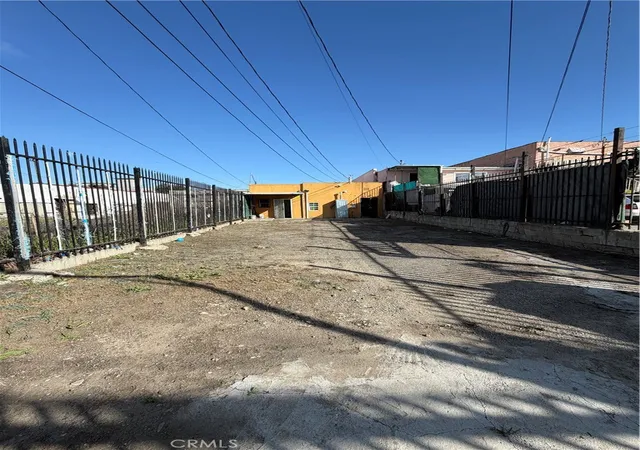 Listing Photo 2 - Condo for sale in building located at 7815 S Western, Los Angeles, CA 90047 - Unit #