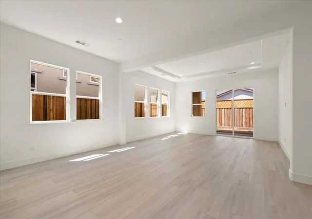 4th image of 2112 Red Oak Dr, Hollister, CA 95023 | MLS# ML82035895