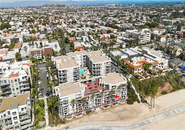 Homes for sale in Long Beach, CA | 1500 E Ocean Boulevard, Long Beach, CA 90802 | Houzeo