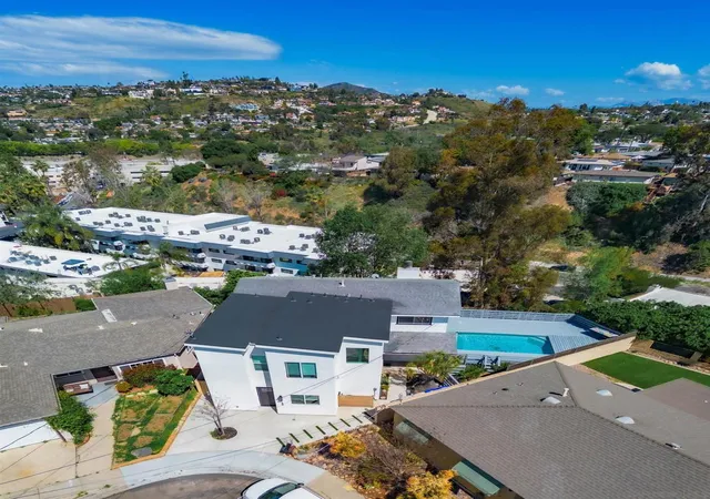 Listing Photo 2 - Condo for sale in building located at 5191 Alumni Pl, San Diego, CA 92115 - Unit #