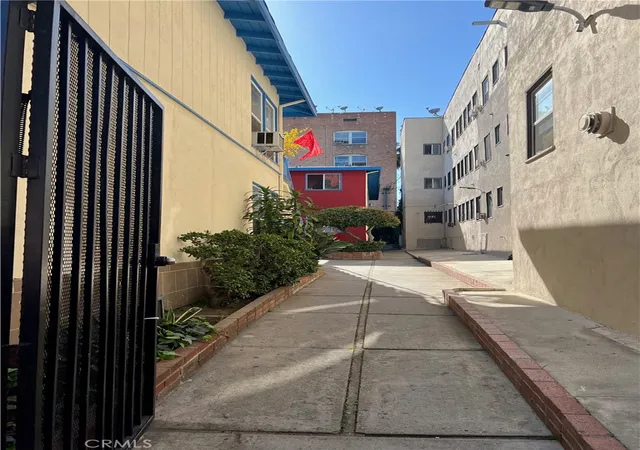 3rd image of 517 Loma, Los Angeles, CA 90017 | MLS# OC26040247
