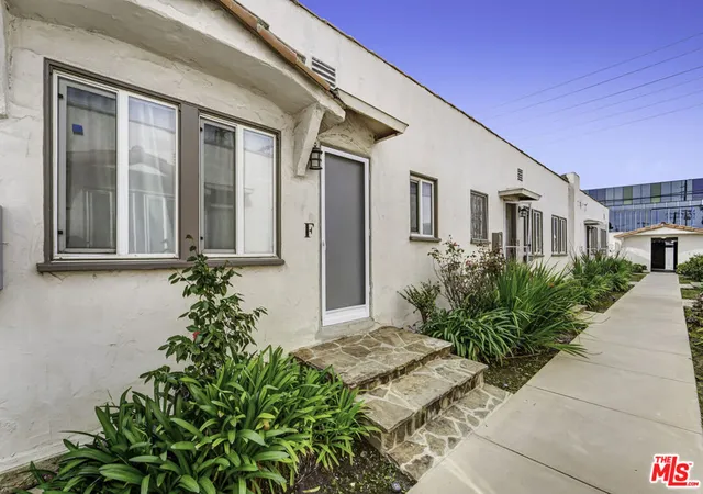 Homes for sale in Santa Monica, CA | 2122 20th St, Santa Monica, CA 90405 | MLS# 26653771