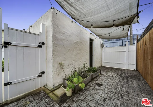 Homes for sale in Santa Monica, CA | 2122 20Th St, Santa Monica, CA 90405 | MLS# 26653771