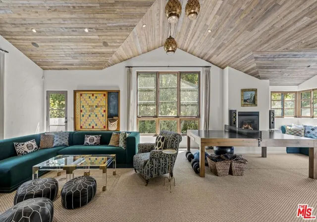 Homes for sale in Studio City, CA | 11662 Duque Dr, Studio City, CA 91604 | MLS# 26656121