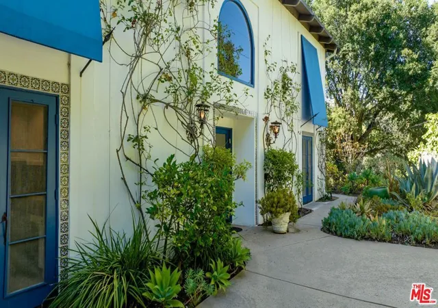 Homes for sale in Studio City, CA | 11662 Duque Dr, Studio City, CA 91604 | MLS# 26656121