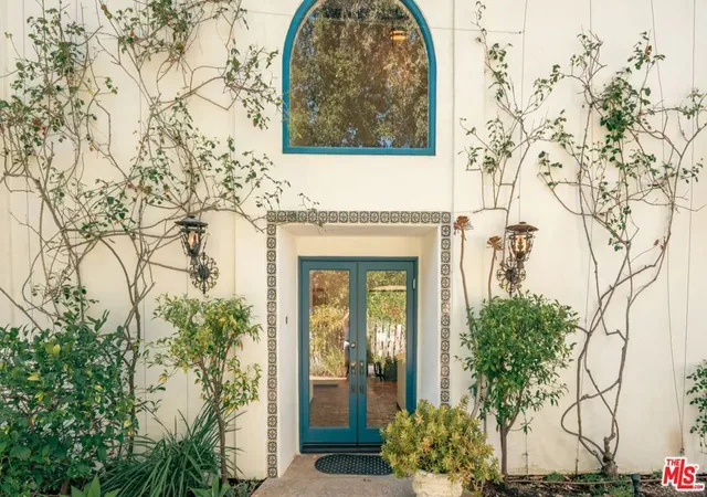 Homes for sale in Studio City, CA | 11662 Duque Dr, Studio City, CA 91604 | MLS# 26656121