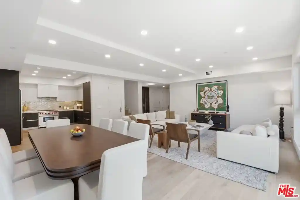 Listing Photo 1 - Condo for sale in 505 S Barrington Ave located at 505 S Barrington Ave, Los Angeles, CA 90049 - Unit #104