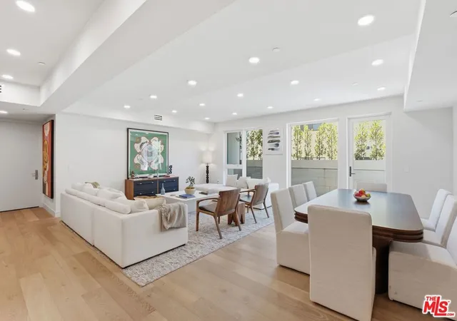 Listing Photo 4 - Condo for sale in building located at 505 S Barrington Ave, Los Angeles, CA 90049 - Unit #104