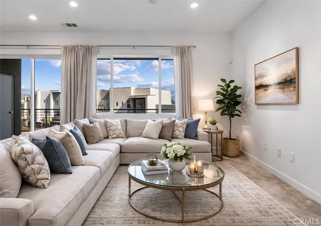 3rd image of 27410 Merlin Pl, Valencia, CA 91381