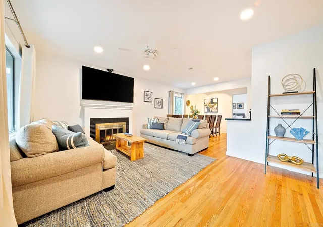 5th image of 965 Rosecrans Street, San Diego, CA 92106 | MLS# NDP2601777