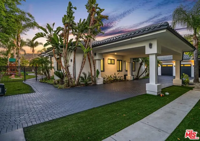 2nd image of 19034 Ashurst Ln, Tarzana, CA 91356 | MLS# 26651373