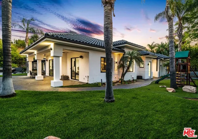 4th image of 19034 Ashurst Ln, Tarzana, CA 91356 | MLS# 26651373
