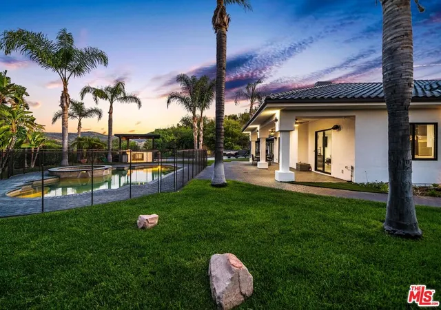 5th image of 19034 Ashurst Ln, Tarzana, CA 91356 | MLS# 26651373