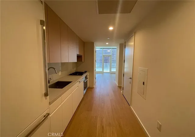 Photo 2 of Sale Pending at 877 Francisco St #1921, Los Angeles, CA 90017 | MLS# SR26041566 | Listing updated on 2026-10-07