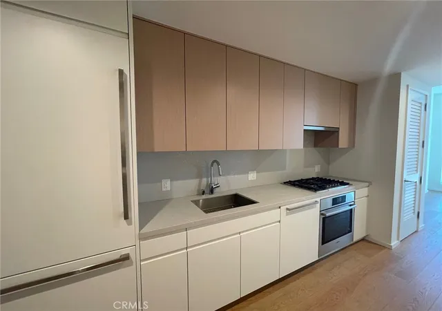 Photo 3 of Sale Pending at 877 Francisco St #1921, Los Angeles, CA 90017 | MLS# SR26041566 | Listing updated on 2026-10-07