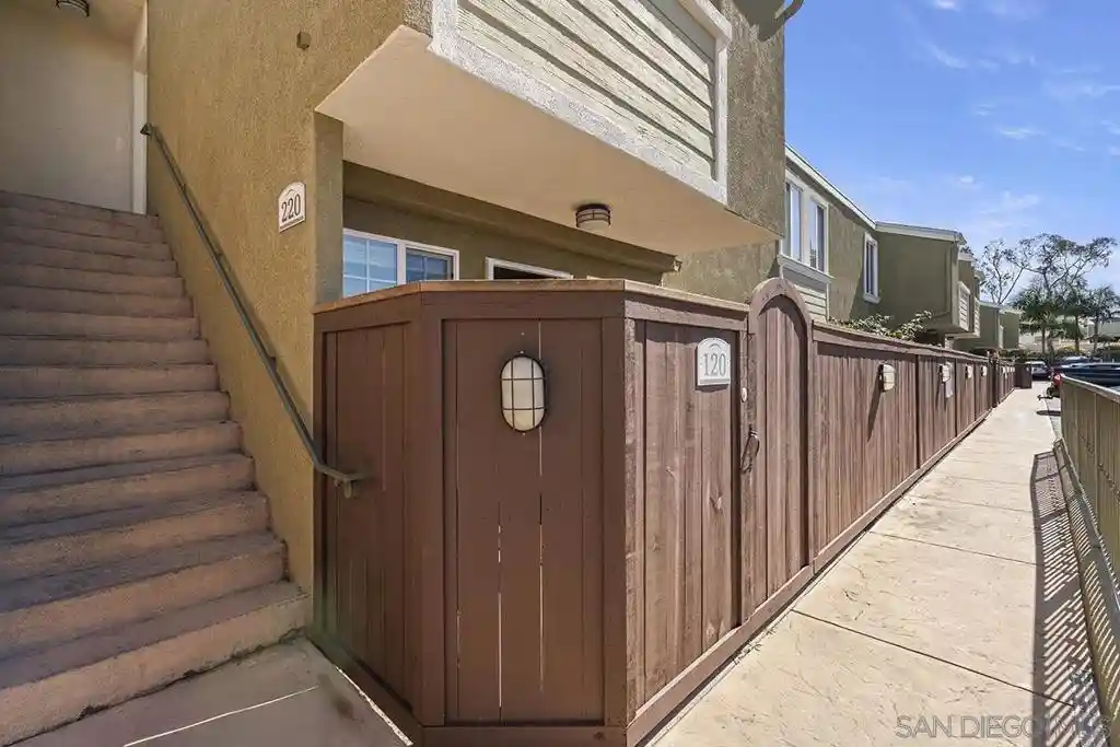 Listing Photo 2 - Condo for sale in 5252 Balboa Arms located at 5252 Balboa Arms, San Diego, CA 92117 - Unit #120