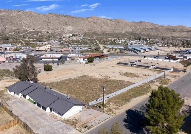 3rd image of 7408 Acoma Trl, Yucca Valley, CA 92284 | MLS# OC26041773