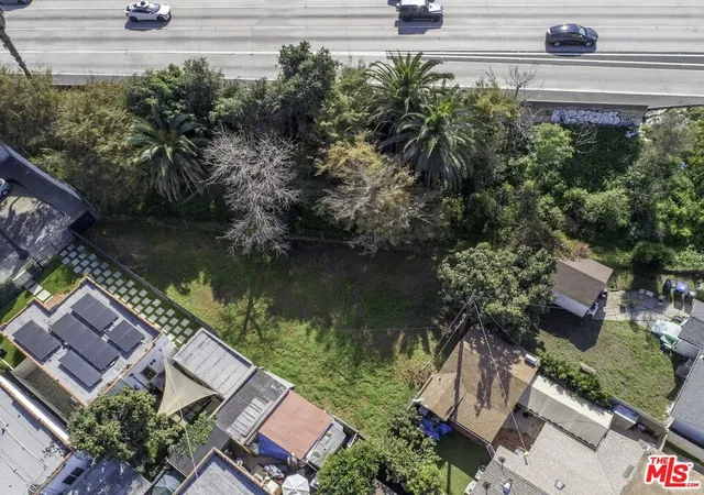 2nd image of 2303 S Palm Grove Dr, Los Angeles, CA 90016 | MLS# 26656619