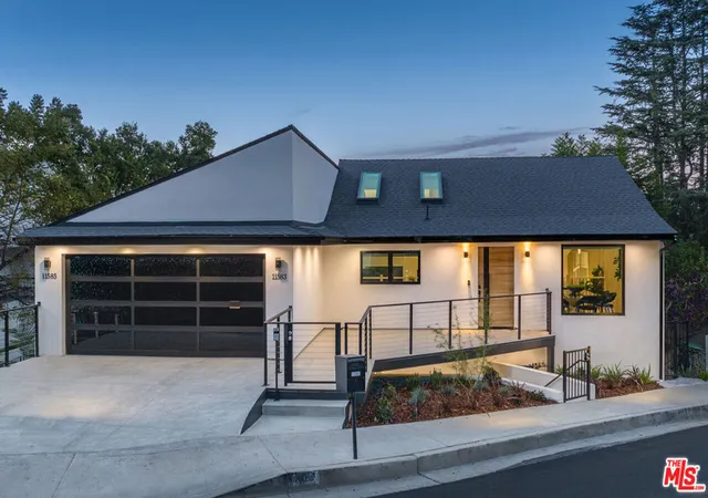 1st image of 11583 Sunshine Ter, Studio City, CA 91604 | MLS# 26656093