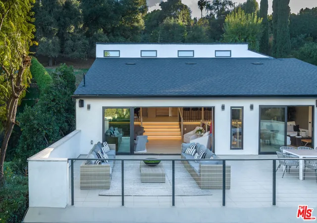 2nd image of 11583 Sunshine Ter, Studio City, CA 91604 | MLS# 26656093