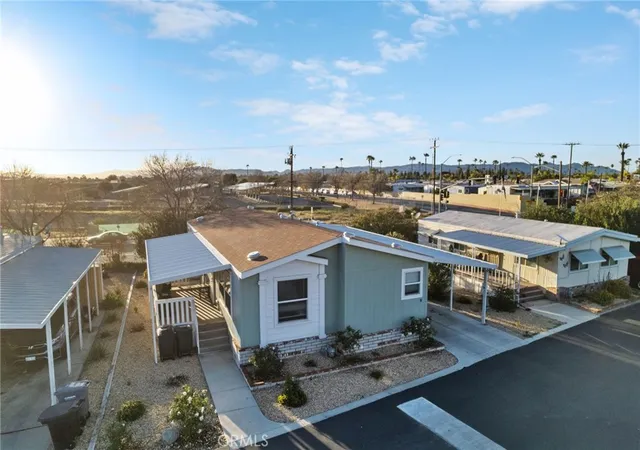 Photo 2 of Manufactured home for sale at 1536 S State St #36, Hemet, CA 92543 | MLS# SW26041373 | Listing updated on 2026-04-08