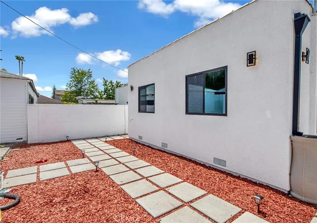 5th image of 3416 11Th, Los Angeles, CA 90018 | MLS# SR26042300