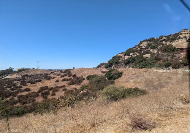3rd image of 40 North American Cut Off Rd, West Hills, CA 91304 | MLS# SR26042622