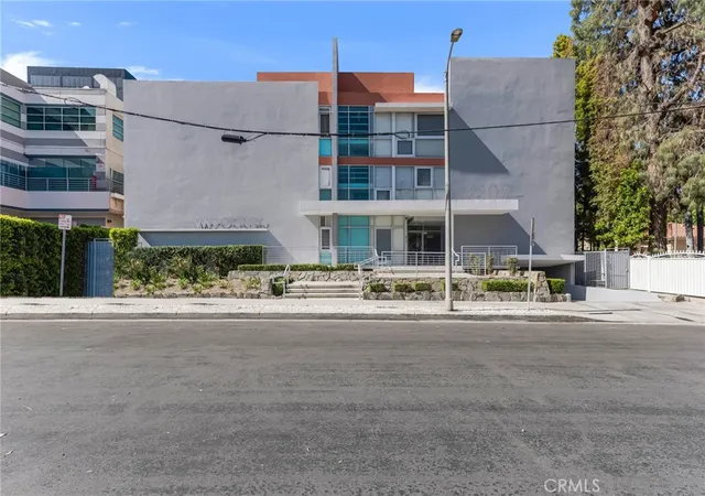 Photo 1 of Sale Pending at 4807 Woodley Ave #208, Encino, CA 91436 | MLS# SR26042281 | Listing updated on 2026-10-06