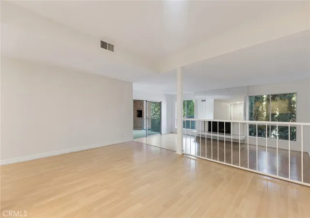 Photo 3 of Sale Pending at 4807 Woodley Ave #208, Encino, CA 91436 | MLS# SR26042281 | Listing updated on 2026-10-06