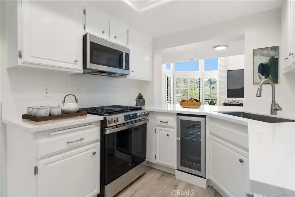 Listing Photo 2 - Condo for sale in 23272 Copante located at 23272 Copante, Mission Viejo, CA 92692 - Unit 23272 Copante
