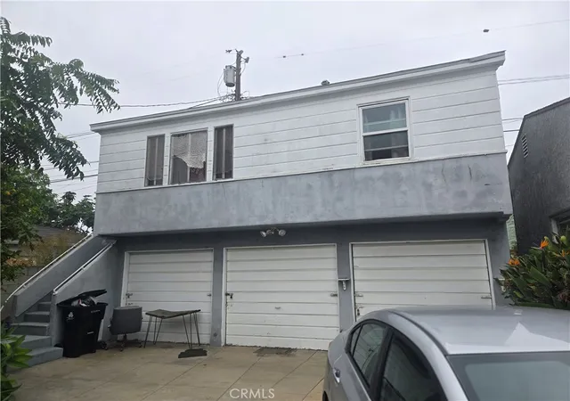 Photo 2 of Sale Pending at 555 West 43rd, Los Angeles, CA 90037 | MLS# IN26043215 | Listing updated on 2026-09-09