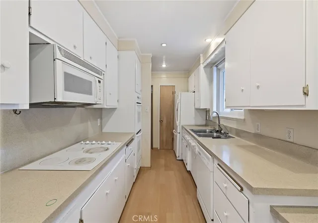 Photo 3 of Sale Pending at 2546 Maricopa St, Torrance, CA 90503 | MLS# SB26042305 | Listing updated on 2026-03-31