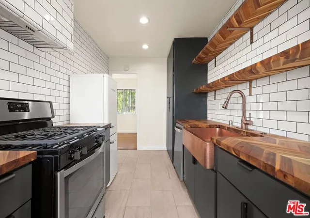 Homes for sale in Los Angeles, CA | 5641 Clemson Street, Los Angeles, CA 90016 | Houzeo