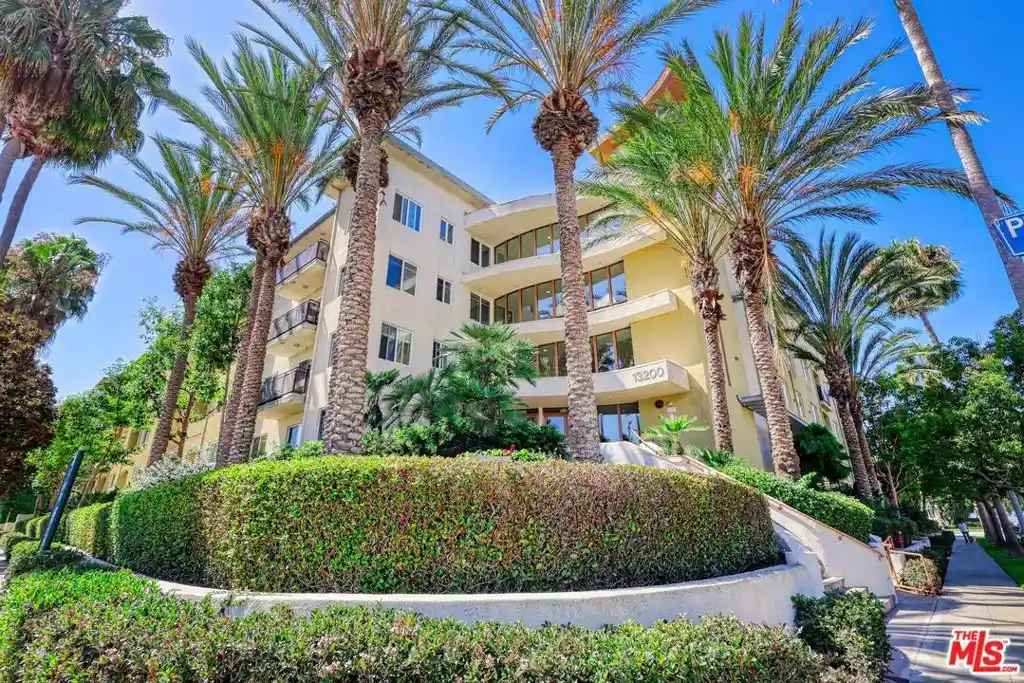 Listing Photo 1 - Condo for sale in 13200 Pacific Promenade located at 13200 Pacific Promenade, Los Angeles, CA 90094 - Unit #351