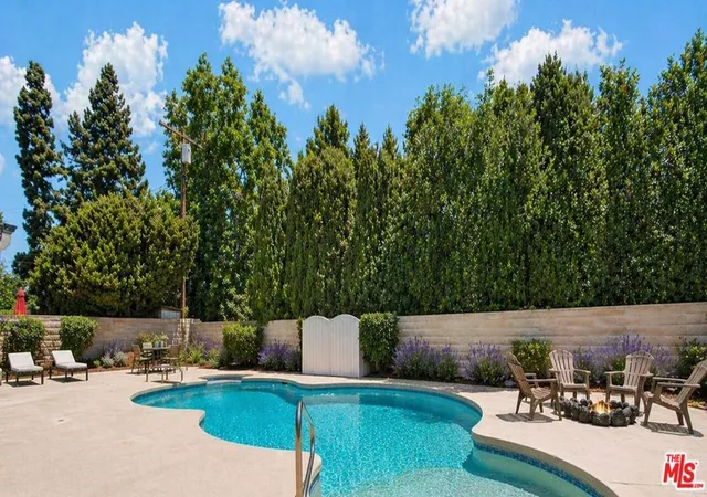 1st image of 10200 Shoshone Ave, Northridge, CA 91325 | MLS# 26657063