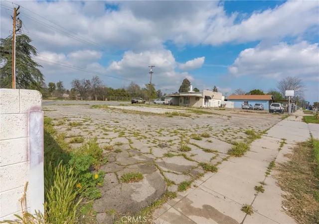 Photo 3 of Land for sale at 217 Niles Pl, Bakersfield, CA 93305 | MLS# NS26043693 | Listing updated on 2026-02-28